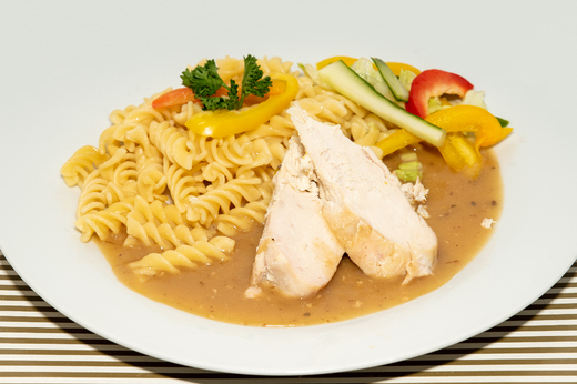 Citrónové kuře s bylinkami, těstoviny, salát * 1