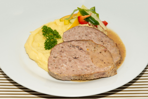 Domácí sekaná pečeně, br.kaše * 1,3,7