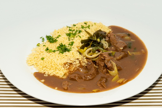 Hovězí nudličky s pórkem, kus kus * 1,6,9