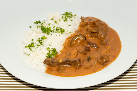Hovězí nudličky Stroganov, rýže * 1,7,10