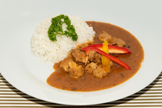 Krůtí guláš s rýží * 1