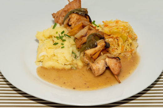 Kuřecí špíz, šť. brambory s pórkem * 1