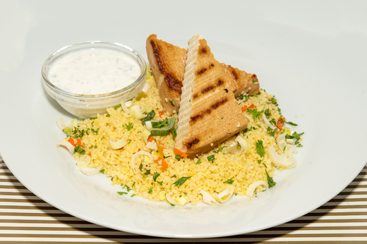 Kuskus se zeleninou, gril.tofu a dip * 1,6,7,9