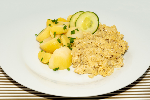 Květákový mozeček s vařenými bramborami * 3,7