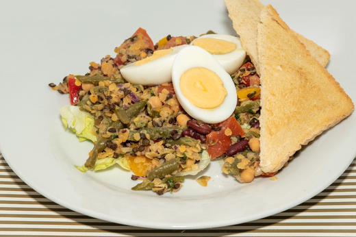 Luštěninový salát s vejci * 1,3