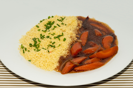 Mrkvový perkelt podávaný s kuskusem * 1,6