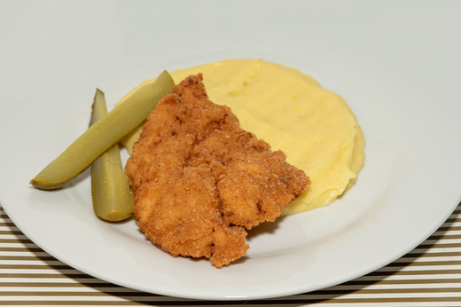 Smažený kuřecí řízek s bramborovou kaší * 1,3,7