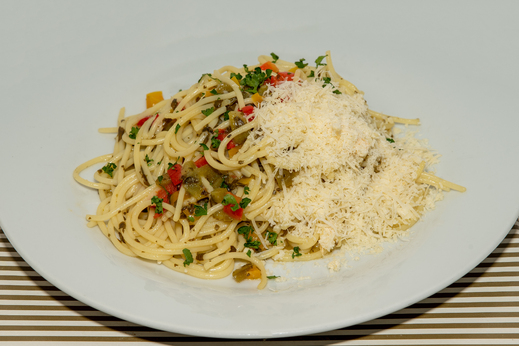 Špagety aglio olio s parmezánem * 1,7