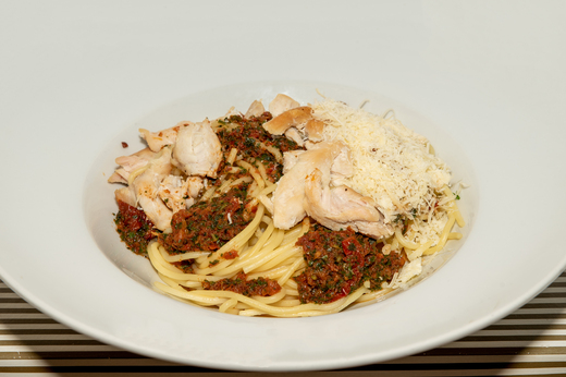 Špagety s kuřecím masem a pestem * 1,7