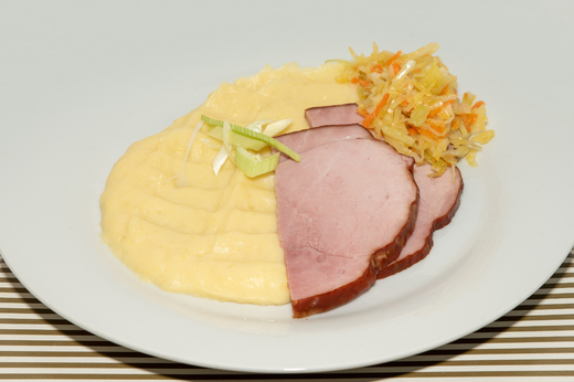 Uzená vepřová kýta s bramborovou kaší * 7