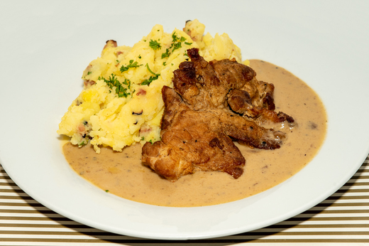 Vepřový steak s pepřovou omáčkou, šť.brambory *